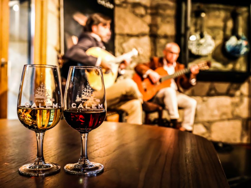 Porto: Cálem Cellar Tour, Fado Show & Wine Tasting - The 45-minute Fado performance