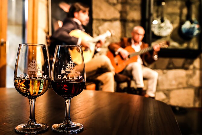 Porto: Cálem Cellar Tour, Live Fado Show and Wine Tasting - How the group size changes the experience