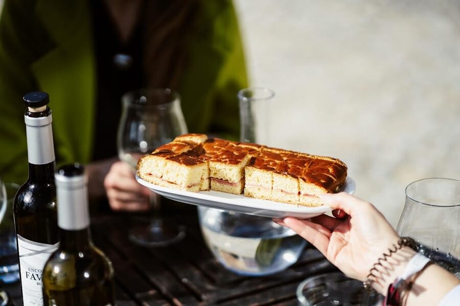 Porto: Douro Valley Tour with 2 Wineries, Lunch and Cruise - A family winery lunch in Sabrosa