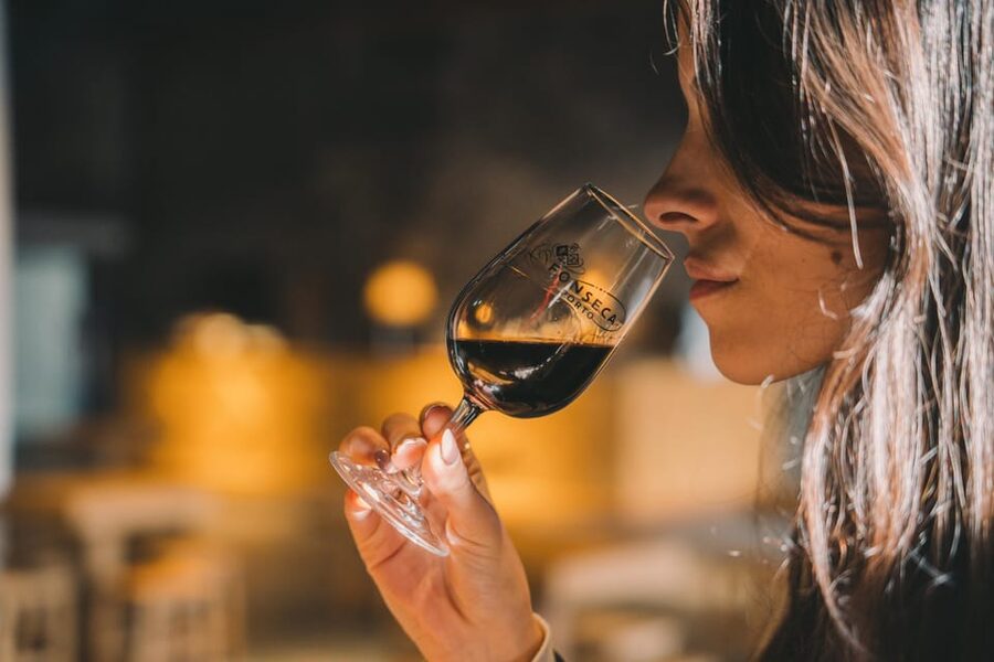 Porto: Fonseca Cellar Tour & Fado Show with Optional Dinner - The two pours: Bin 27 and Siroco