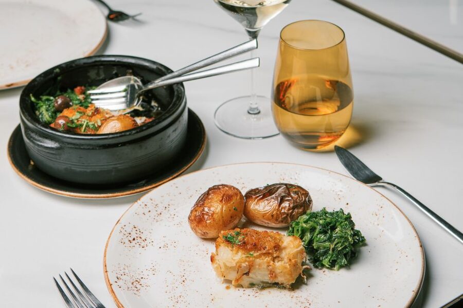 Porto: Fonseca Cellar Tour & Fado Show with Optional Dinner - Is the optional dinner worth the extra time?