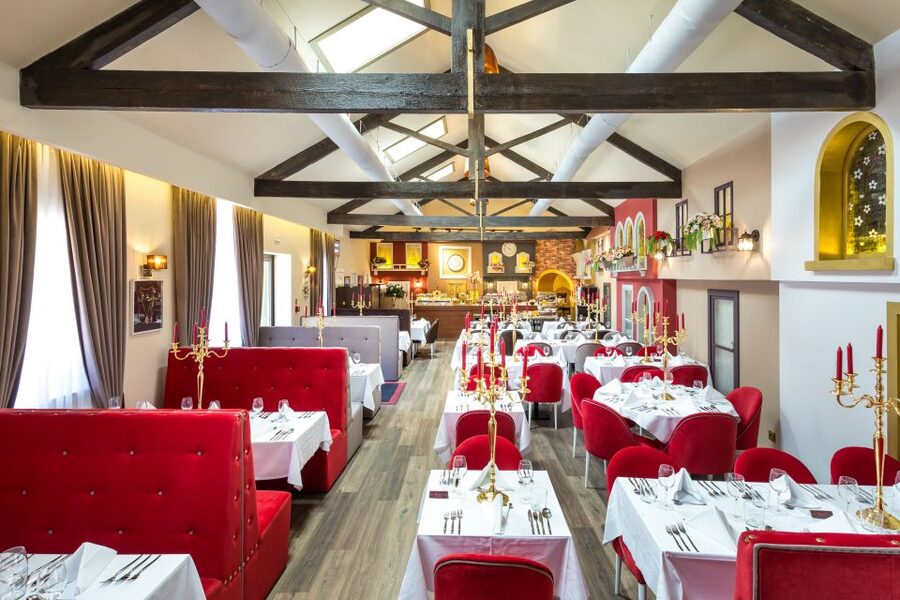 Porto: Magic Train Tour and Port Wine Cellar with Tastings - Adding the Portuguese buffet lunch