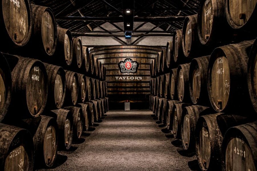 Porto: Taylor's Port Cellars & Tasting - Arriving in Vila Nova de Gaia