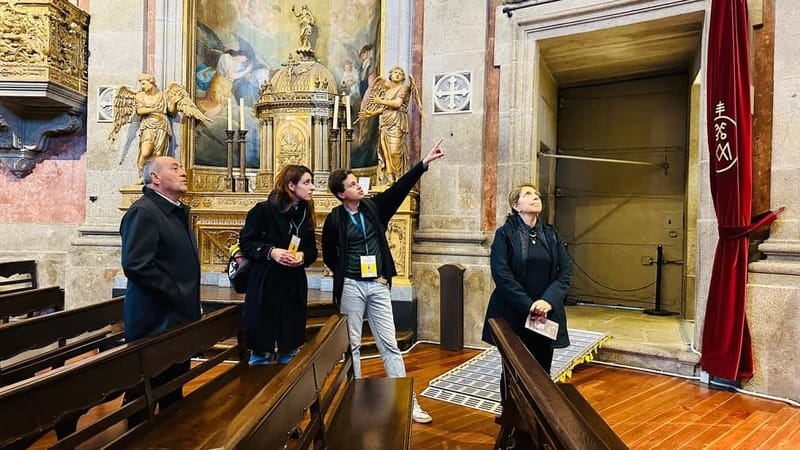 Porto to Gaia Experience: City Walk and Wine Cellars - Starting at Trinity Church and Porto City Hall