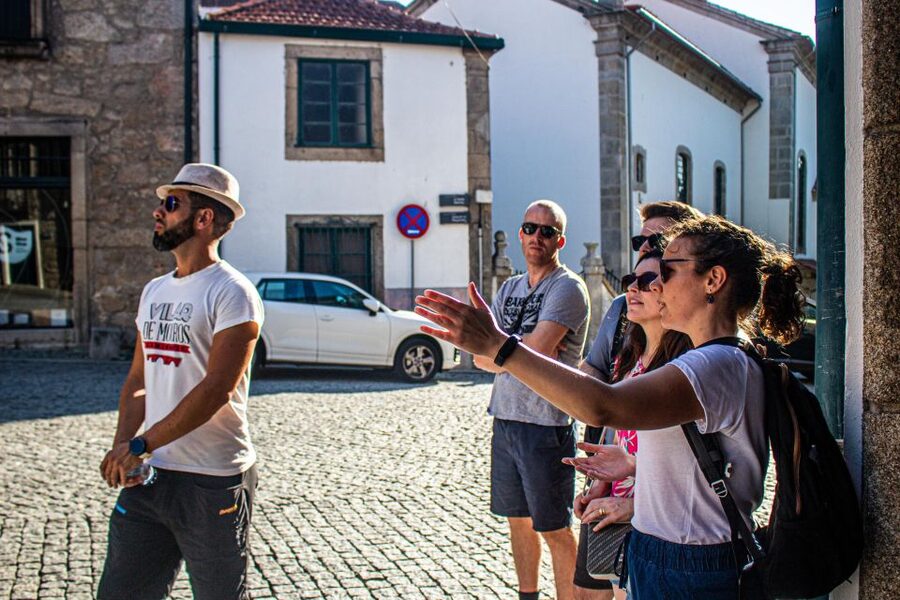 Porto tour with Port Wine tasting in a hidden wine cellar! - Crossing to Vila Nova de Gaia for the cellar tasting