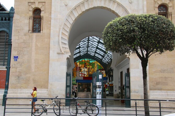 PREMIUM TAPAS TOUR: Paella, Market Tastings, and Winery - A glass of Málaga’s old wine tradition