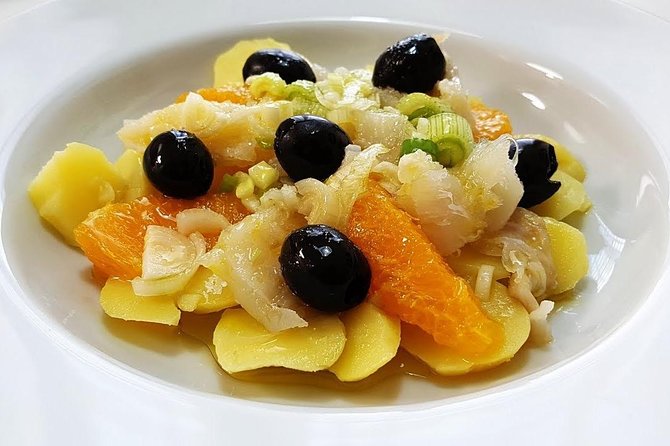 PREMIUM TAPAS TOUR: Tapas, Paella and Winery - Walking through Malaga’s old center