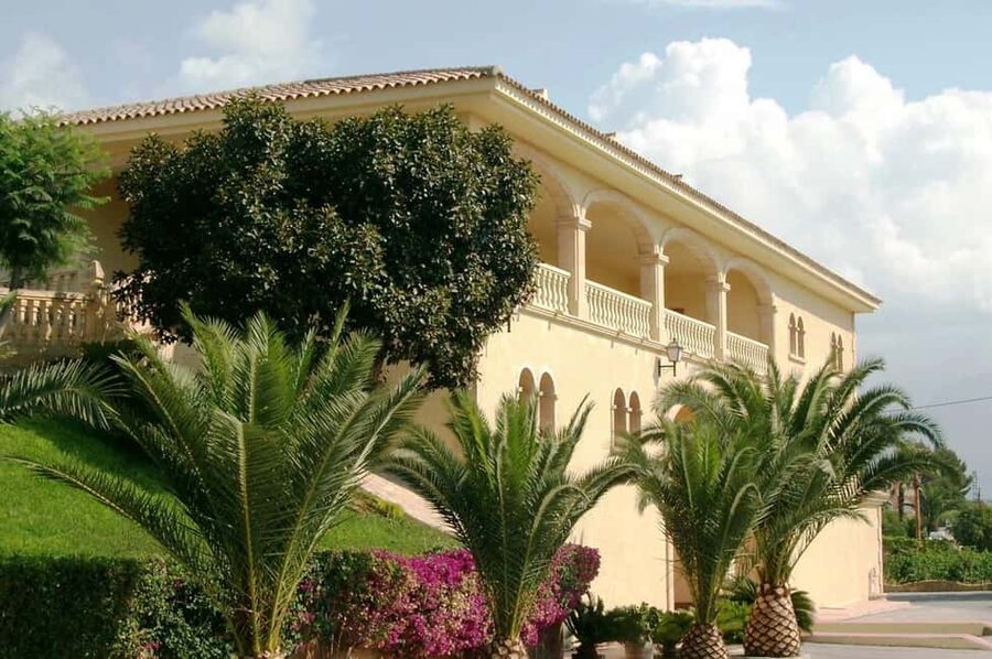 Premium Tour: Winery 7 Tastings + Guadalest Castle | Small group - The winery near L’Alfàs del Pi