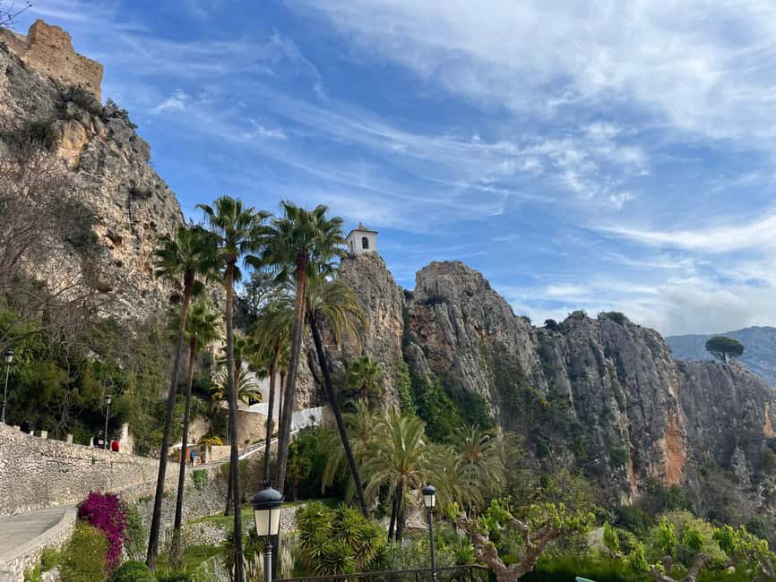 Premium Tour: Winery 7 Tastings + Guadalest Castle | Small group - The food pairing is more than decoration