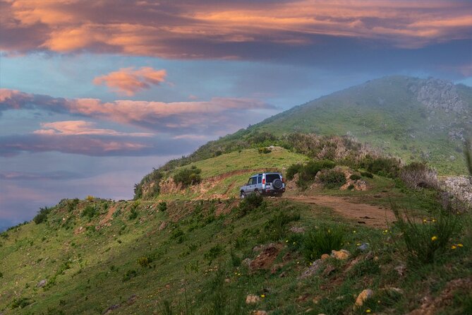 Private 4x4 Jeep Half Day - Picturesque Peaks, Vineyards, Skywalk - Cabo Girão and the 580-meter sea cliff