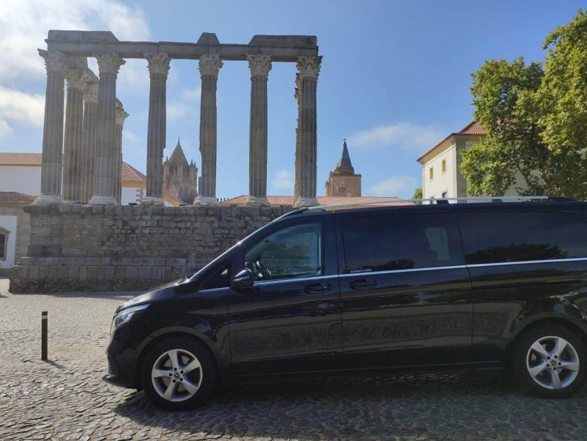 Private day tour to Évora: cork, factory, winery & the city - Giraldo Square and Évora’s old center