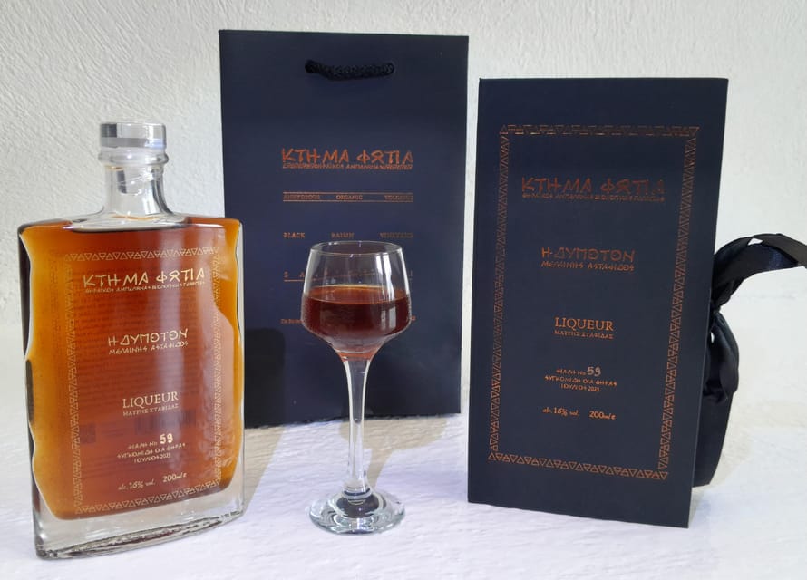 Private organic vineyard visit with liqueur tasting - Walking through the volcanic farm