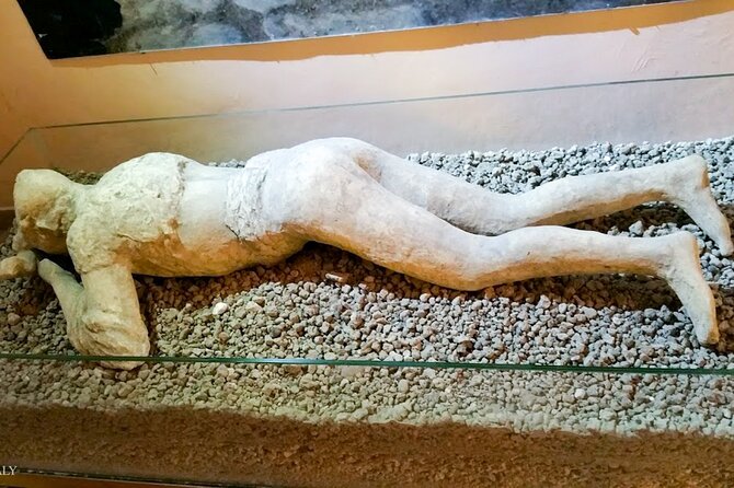 Private Pompeii Tour with Archaeologist & Winery on Mt Vesuvius - Markets, baths, and ordinary Roman routines