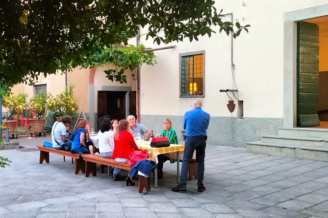 Private tasting of organic wines in the cellar in Arezzo - Why the food pairings matter