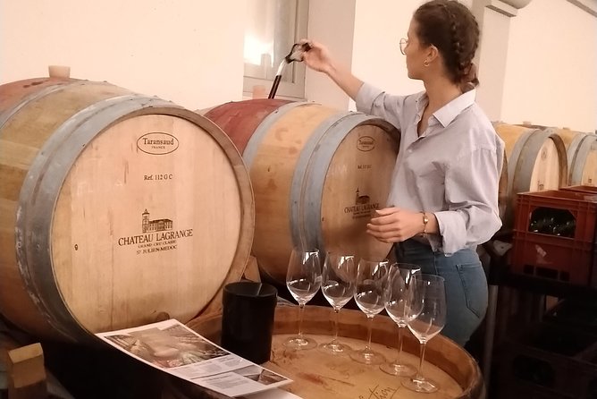 Private tour in the prestigious Médoc wine region - Leaving Bordeaux for the Médoc vineyards