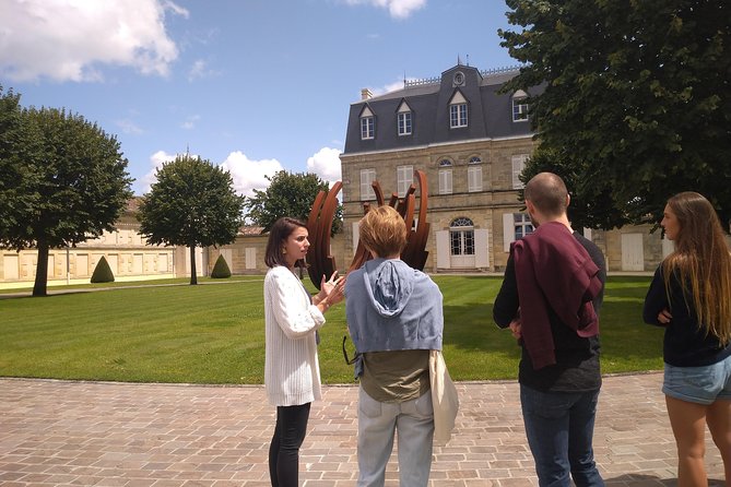 Private tour in the prestigious Médoc wine region - Who will enjoy this most
