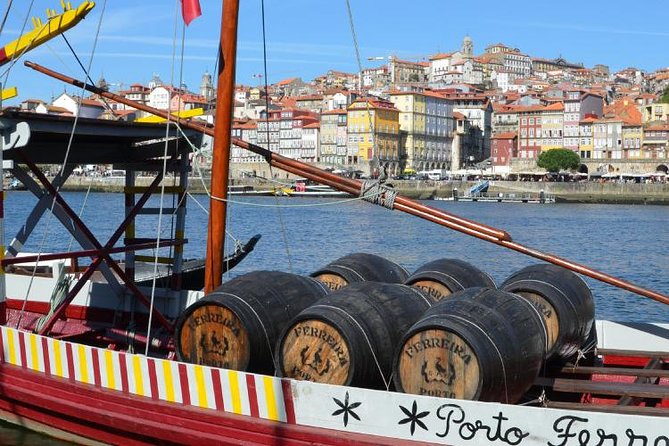 Private Tour to History of Porto & Porto Calem Cellars & Wine Tasting - Livraria Lello and the problem of fixed time