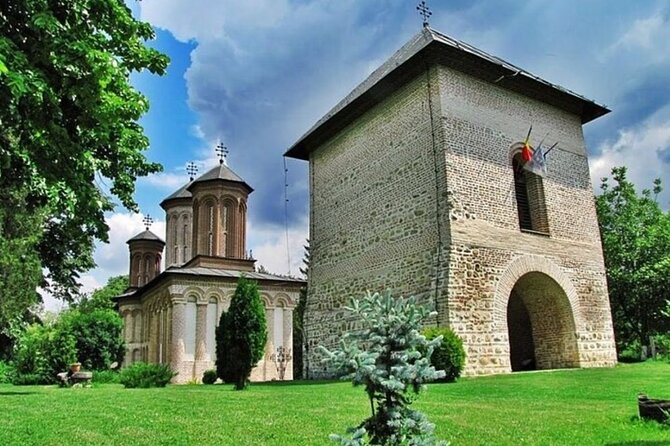 Private Tour to Salt Mine, Lunch at Winery and Dracula Grave - Lunch and wine at Casa Seciu in Chitorani