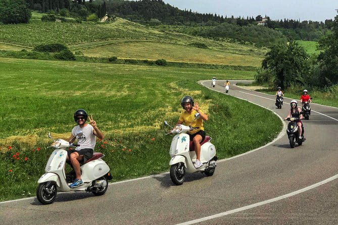 PRIVATE WINE TOUR TUSCANY Chianti Wineries, Expert English driver - Panzano and the short photo stops