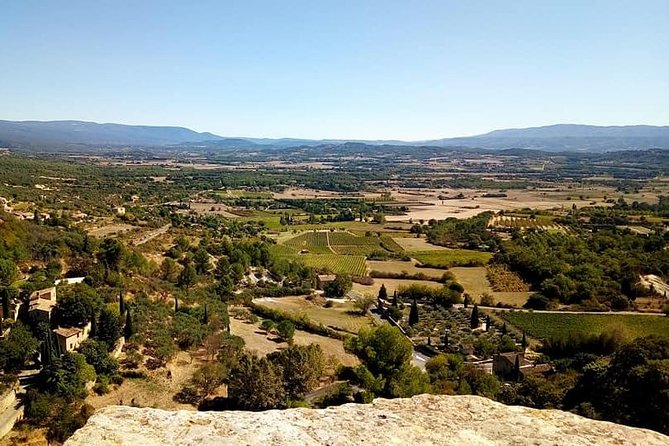 Provence Wineries and Luberon Villages Day Trip from Aix-en-Provence - Bonnieux, a short stop with a big view