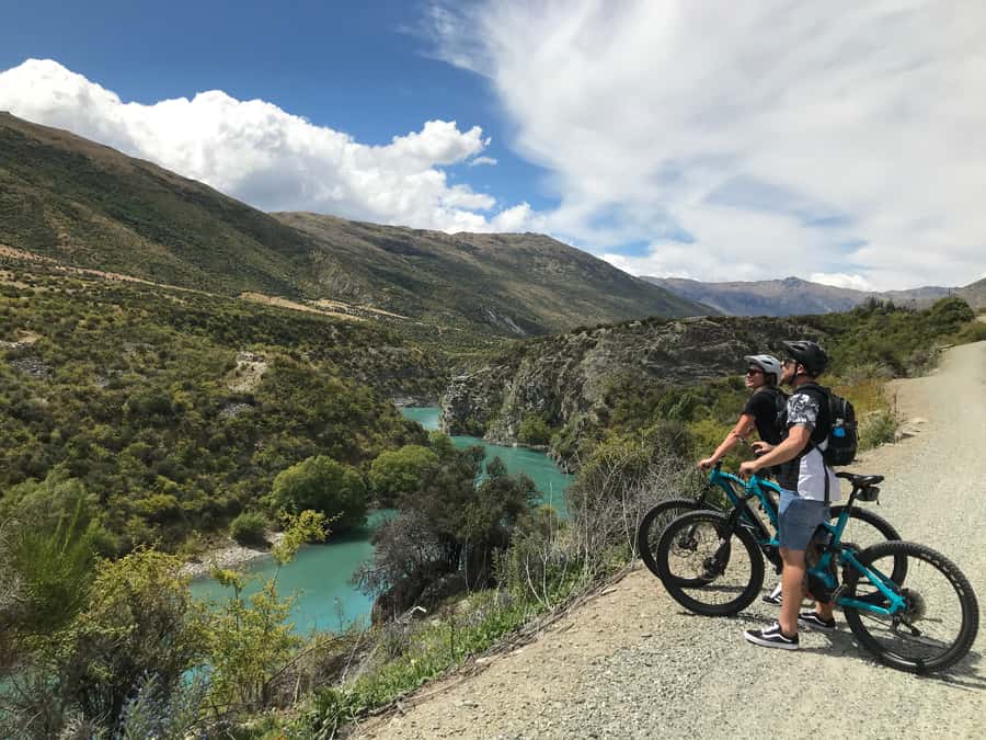 Queenstown: Guided E-Bike Tour with Winery Visits & Tastings - Two boutique wineries and a proper finish
