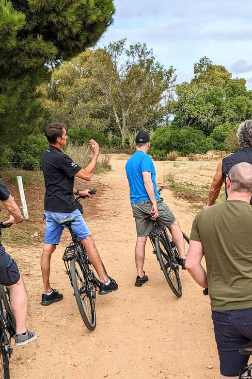 Ria Formosa: Guided Bike Tour (3h), Início na Quinta do Lago - Flamingos, lakes, and bird-watching stops