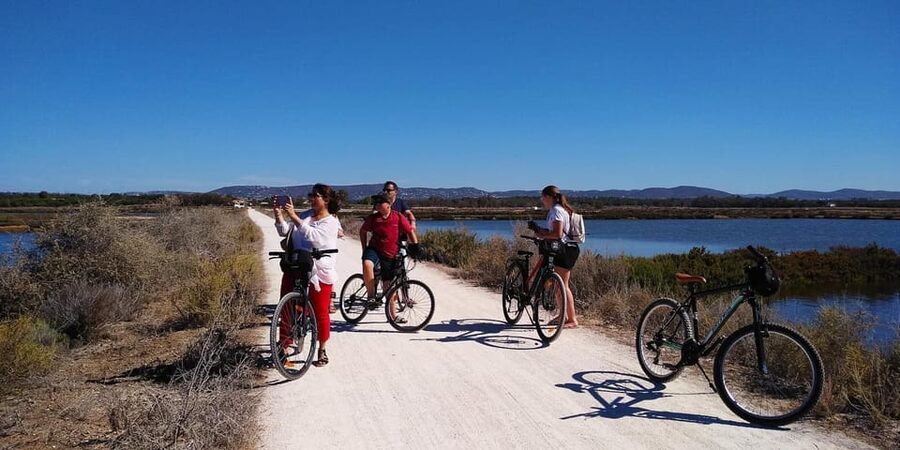 Ria Formosa: Guided Bike Tour (3h), Início na Quinta do Lago - Faro Island and the coastal Ecovia