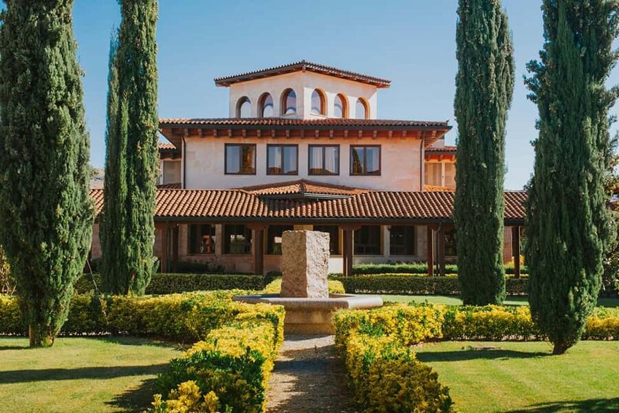 Rioja: Bodegas Altanza - Starting with the winery and production spaces