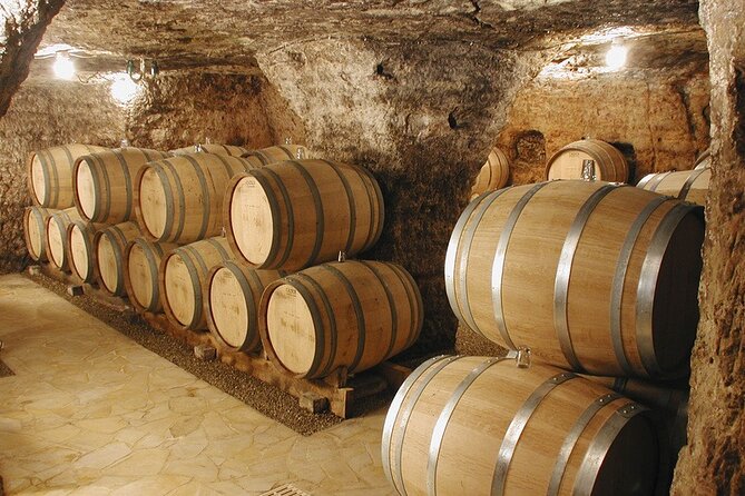 Roman heritages and Chateauneuf du Pape Wine Tour from Avignon - Pont du Gard: Roman engineering on a grand scale