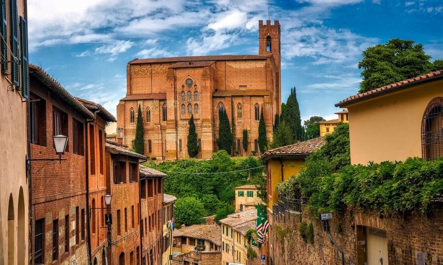 Rome: Private Tour to San Gimignano, Siena & Winery Visit - San Gimignano in one focused hour