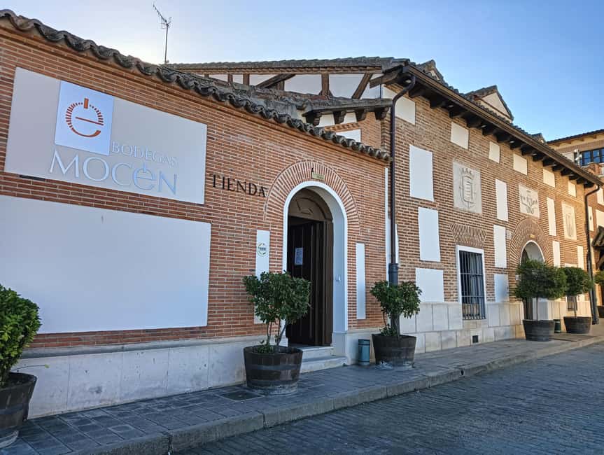 Rueda, Valladolid: Visit Bodegas Mocén for art, history, culture, and wine - Starting in the Castilian courtyard
