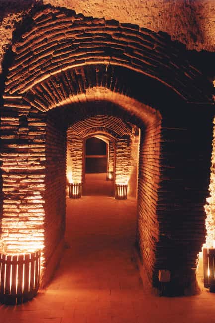 Rueda, Valladolid: Visit Bodegas Mocén for art, history, culture, and wine - The art gallery and its 2,000 works