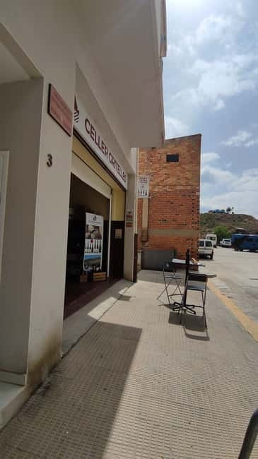 Salou: Priorat tasting Wine-Cellar Tour with hotel pickup - Siurana, stonework, and reservoir views