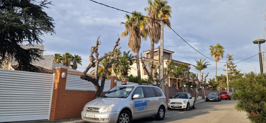 Salou: Priorat tasting Wine-Cellar Tour with hotel pickup - What the vehicle and schedule mean