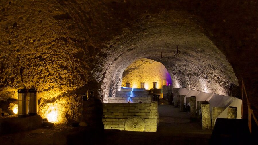 Salzkammergut: Sandstone Beer Cellar Tour - The stone pillars and 1,500 cubic meters underground
