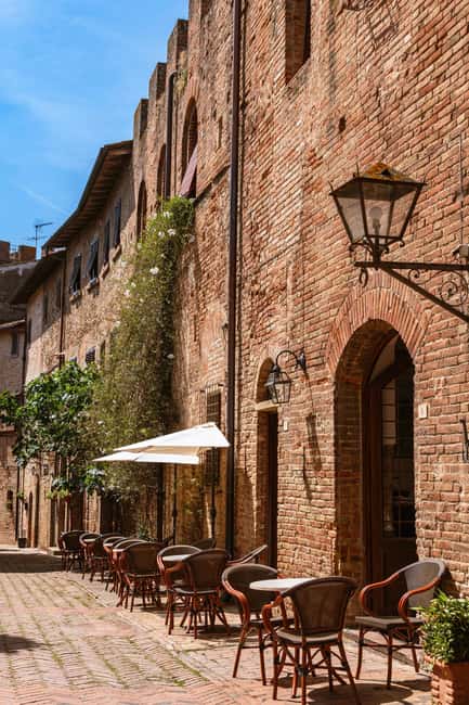 San Gimignano, Chianti with Winery Lunch & Cooking Class - Cooking at Poggio ai Laghi, then sitting down to eat