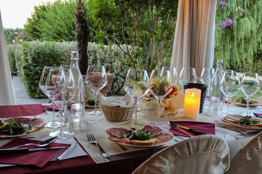 San Gimignano: Lunch or Dinner at a Winery with Wine Tasting - The first tasting: wine, olive oil, and useful basics