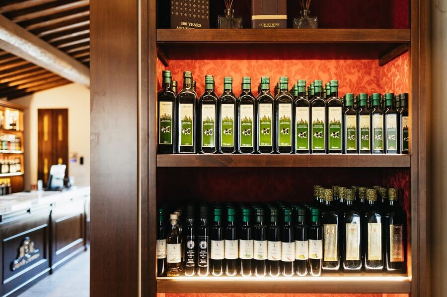 San Gimignano: Tuscan Vineyard Lunch with Wine Tasting - Food, service, and the family question