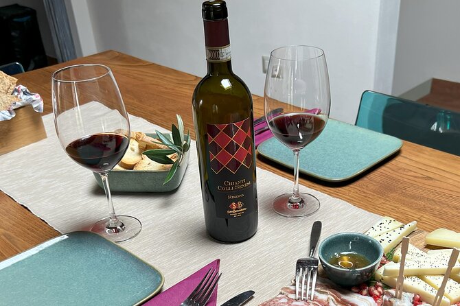 San Gimignano: Vineyard and Cellar Tour with Wine Tasting - Tasting Vernaccia and Chianti side by side