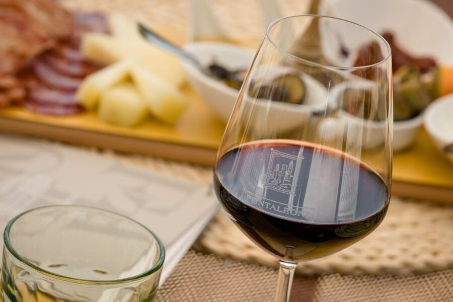 San Gimignano: Winery Tour with Wine Tasting and Lunch - Five Tuscan wines at the table