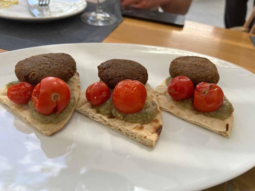 Santorini: Small-Group Sunset Wine Tour with Santo Winery - Why the guide matters so much