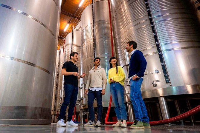 Setúbal: Winery & Fish Market Tasting Tour from Lisbon - Palácio da Bacalhôa and the story behind the wine