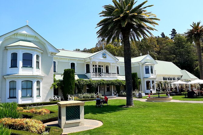 Shore Excursion: Napier/ Hawke's Bay & Premium Wineries tour - What the guide and group size add