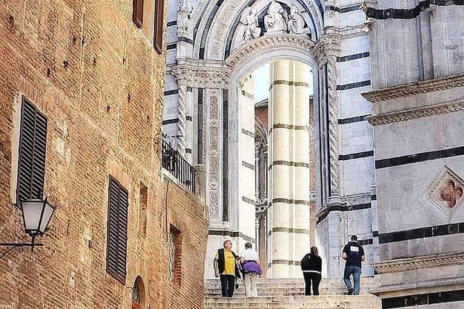 Siena and Chianti Wineries Excursion by Private Luxury Van from Florence - Choosing a farmhouse lunch at Tenuta Casanova
