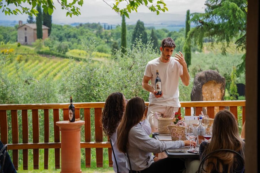 Siena: winery tour, wine tasting and lunch - Key points at a glance