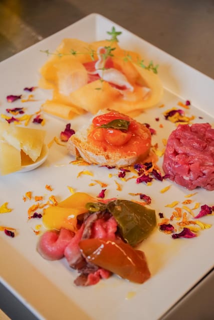Siena: winery tour, wine tasting and lunch - Wine pairings for beginners and enthusiasts