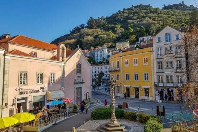Sintra, Pena Palace, Quinta da Regaleira & Cascais Group Tour