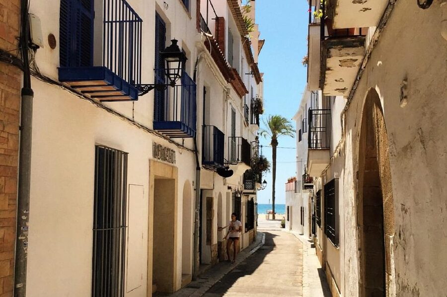 Sitges: Sailboat trip + walking tour and wine cellar tour - FAQ