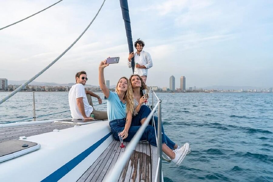 Sitges: Sailboat trip + walking tour and wine cellar tour - Starting with Sitges from the sea