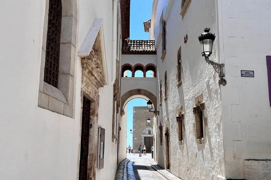 Sitges: Sailboat trip + walking tour and wine cellar tour - How the four hours fit together